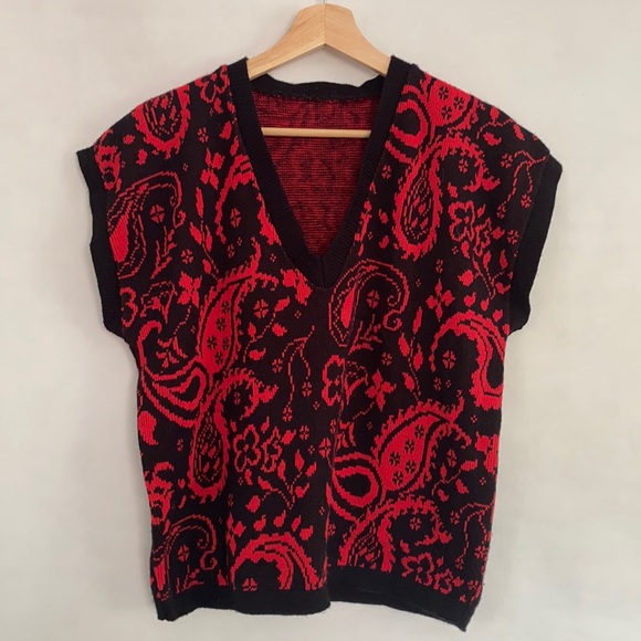 Sweaters - 90s Oversized Paisley Print Sweater Vest